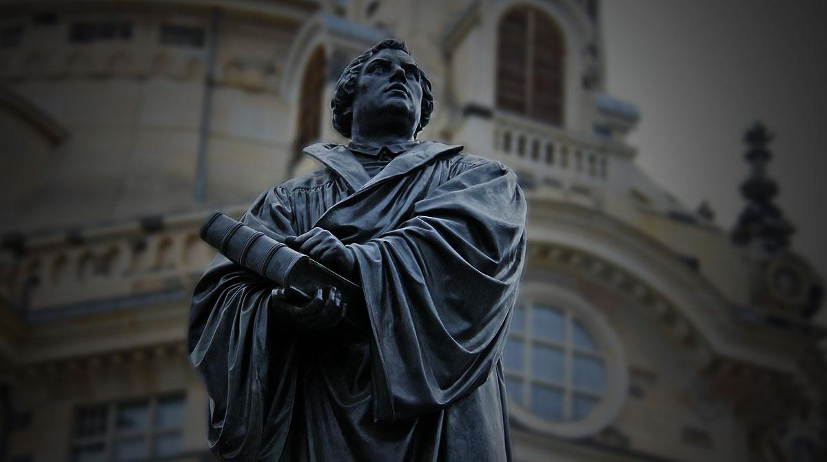 Martin Luther Statue holding bible